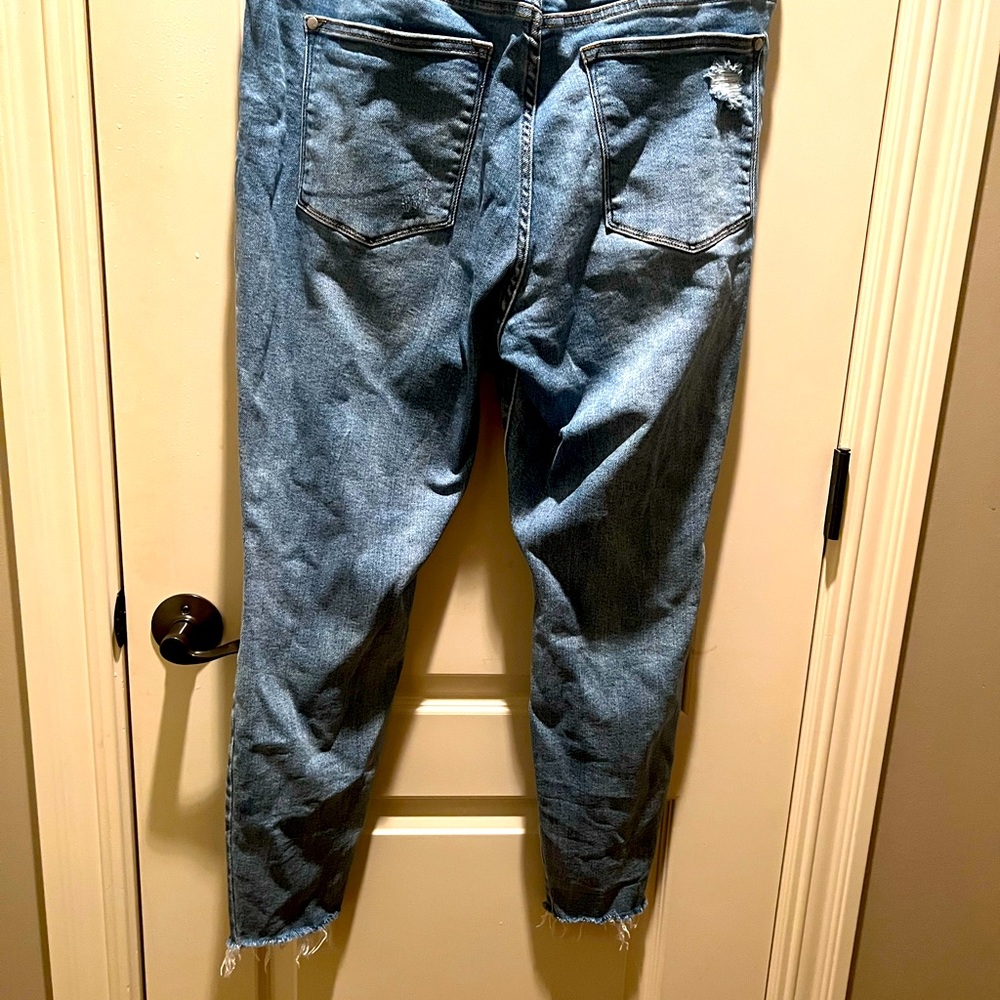 16w Judy Blues- super distressed jeans